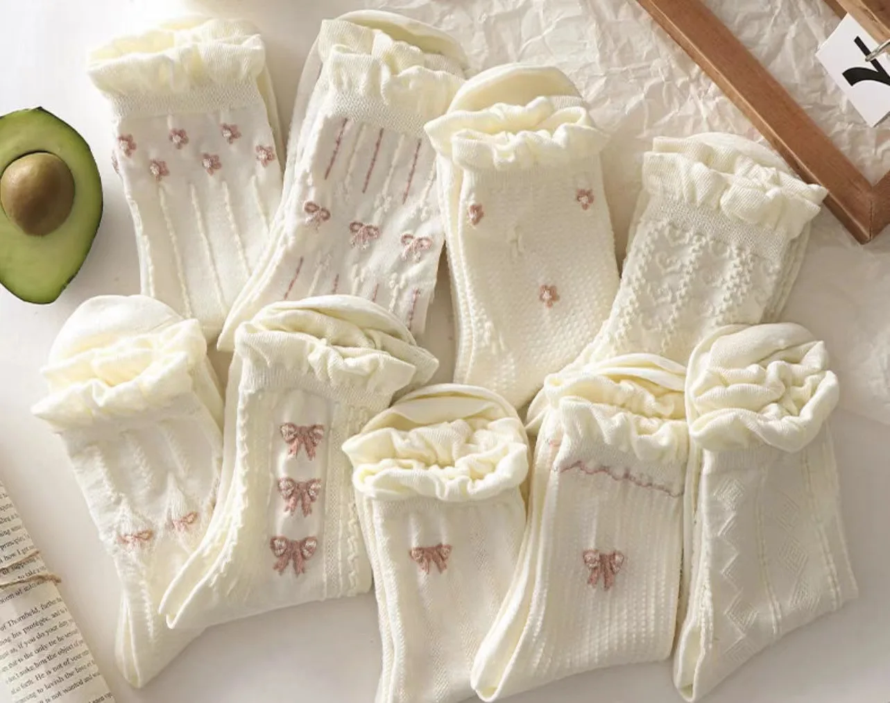 Simple White Socks Versatile Lovely Small Flowers Cotton Socks - Uniqwear