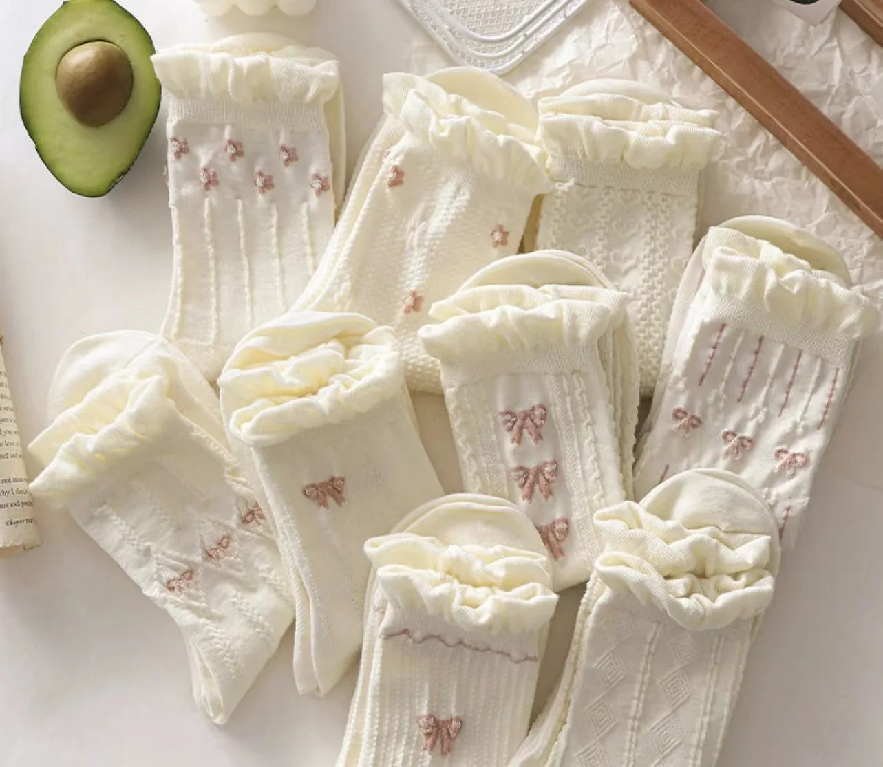 Simple White Socks Versatile Lovely Small Flowers Cotton Socks - Uniqwear
