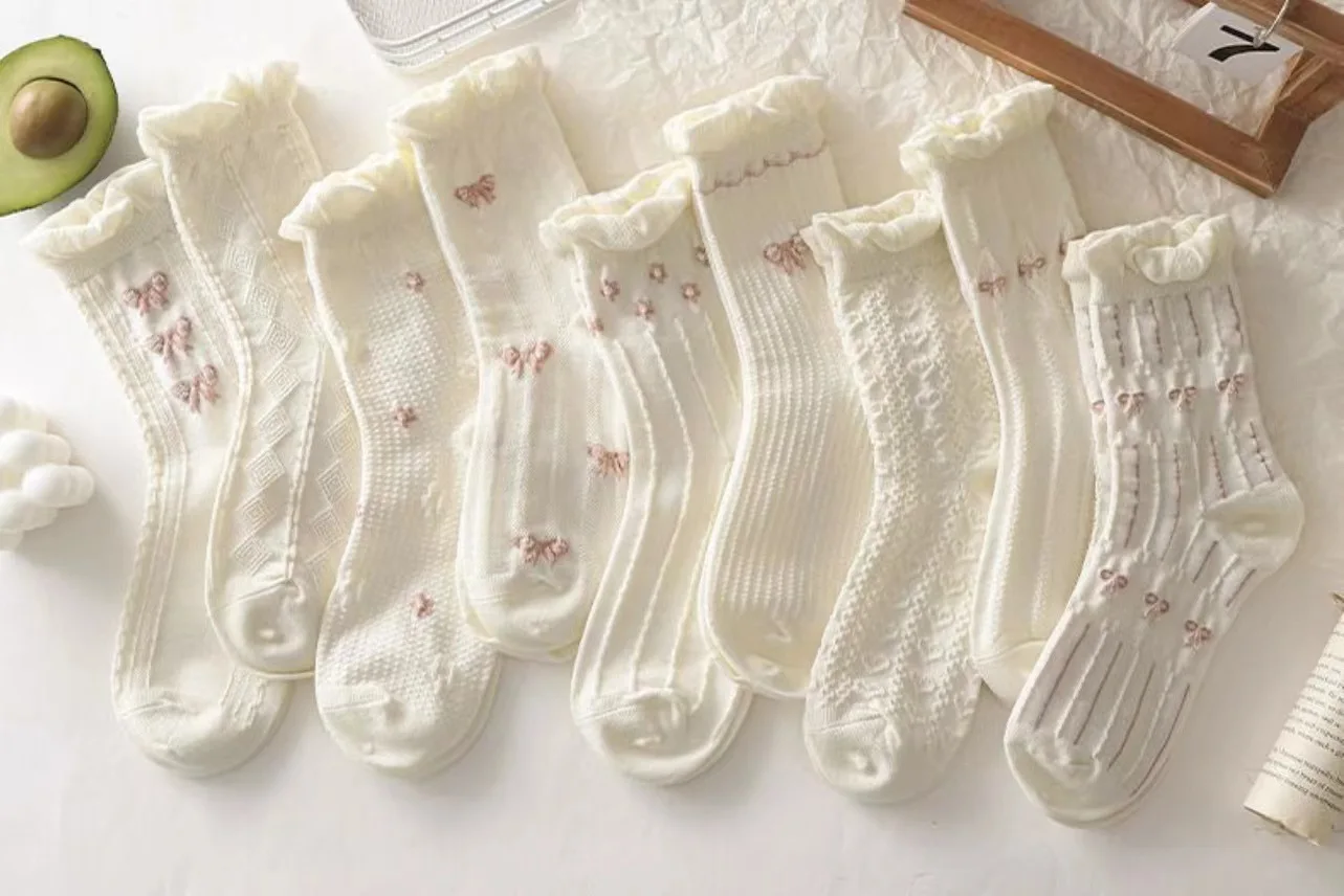 Simple White Socks Versatile Lovely Small Flowers Cotton Socks - Uniqwear