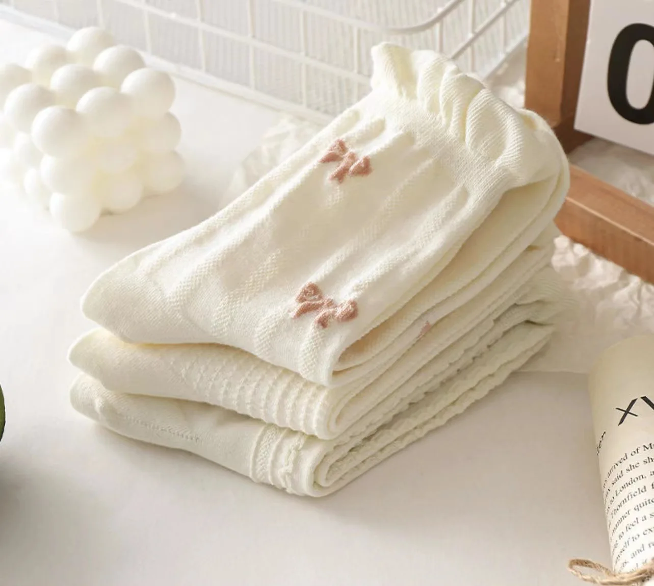 Simple White Socks Versatile Lovely Small Flowers Cotton Socks - Uniqwear