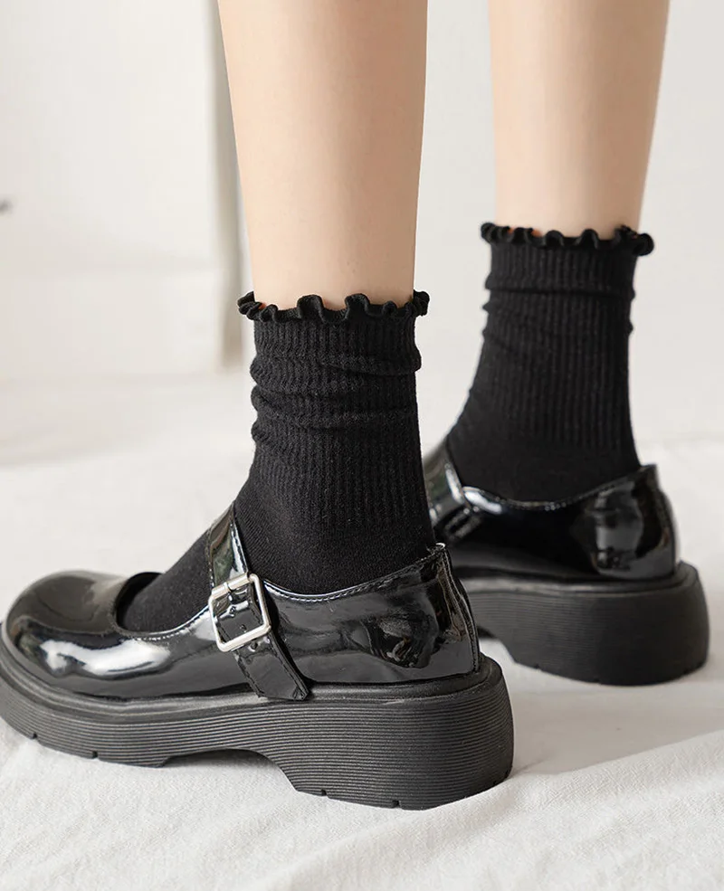 5 Pairs Women Ruffle Socks Black White - Uniqwear