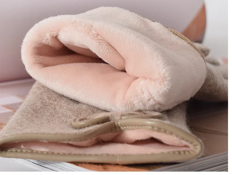 Women's Winter Cashmere Touch Screen Warm Gloves - Uniqwear