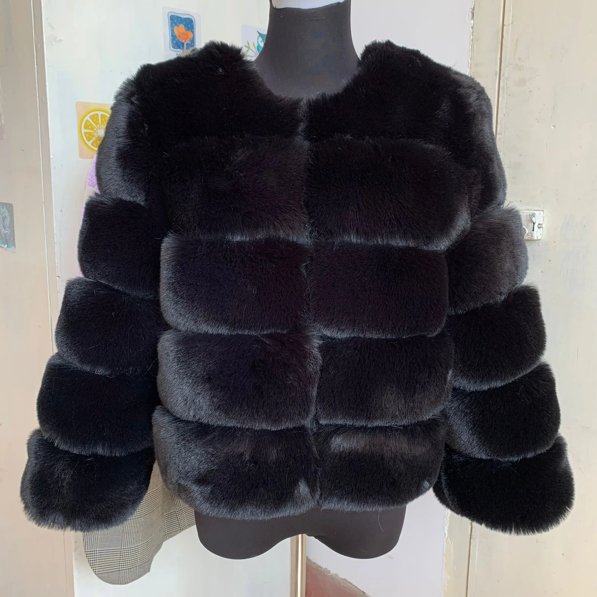Women's Fashion faux fur Coat - Uniqwear