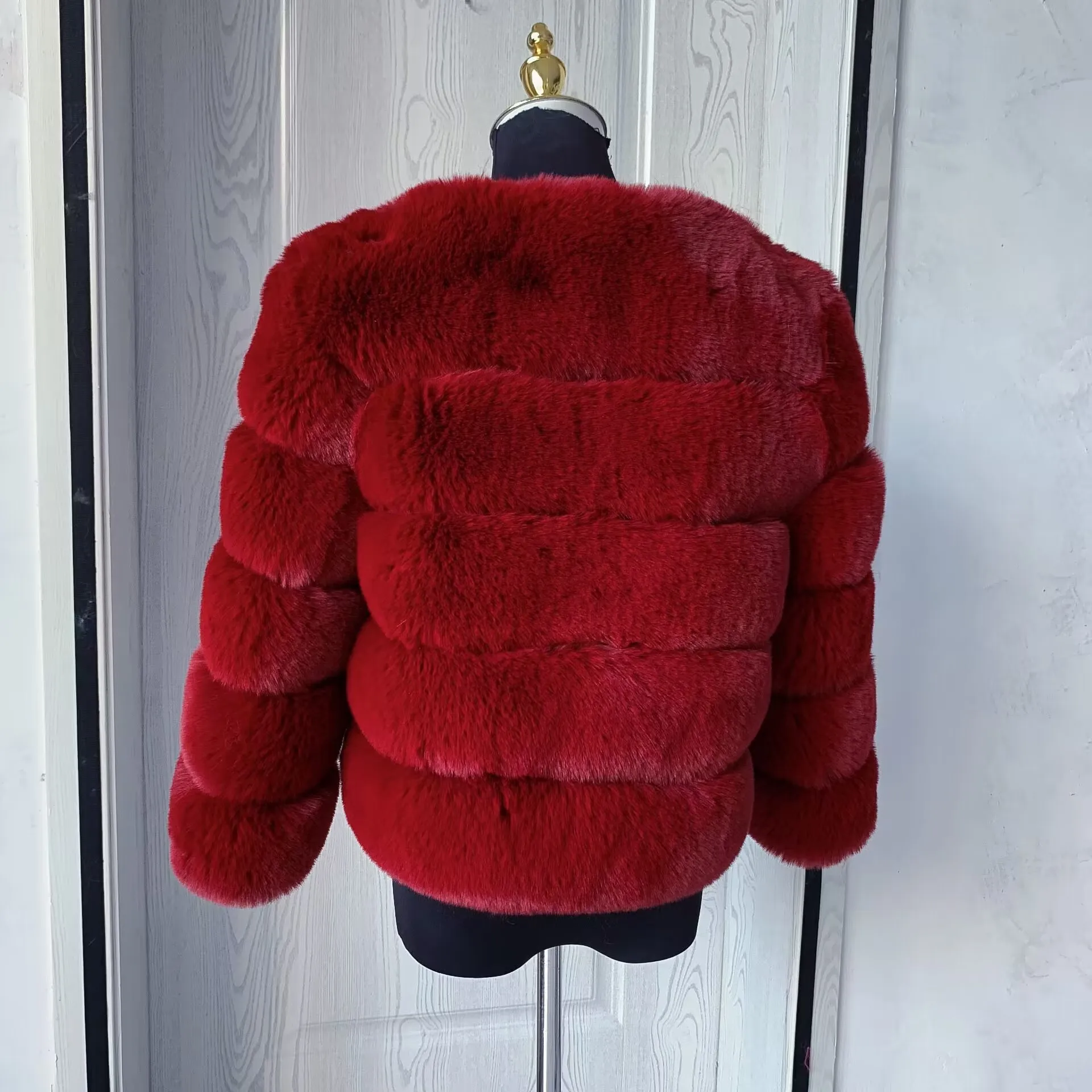 Women's Fashion faux fur Coat - Uniqwear