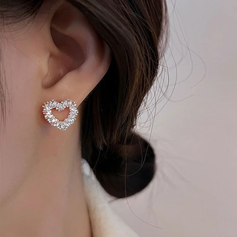 Vintage Metal Heart Stud Earring for Woman - Uniqwear