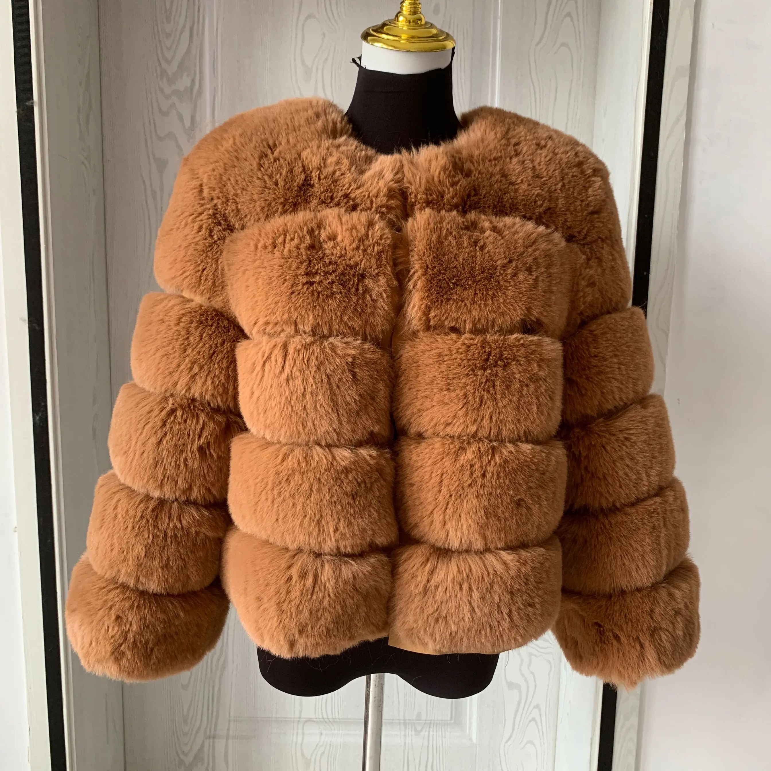 Women's Fashion faux fur Coat - Uniqwear