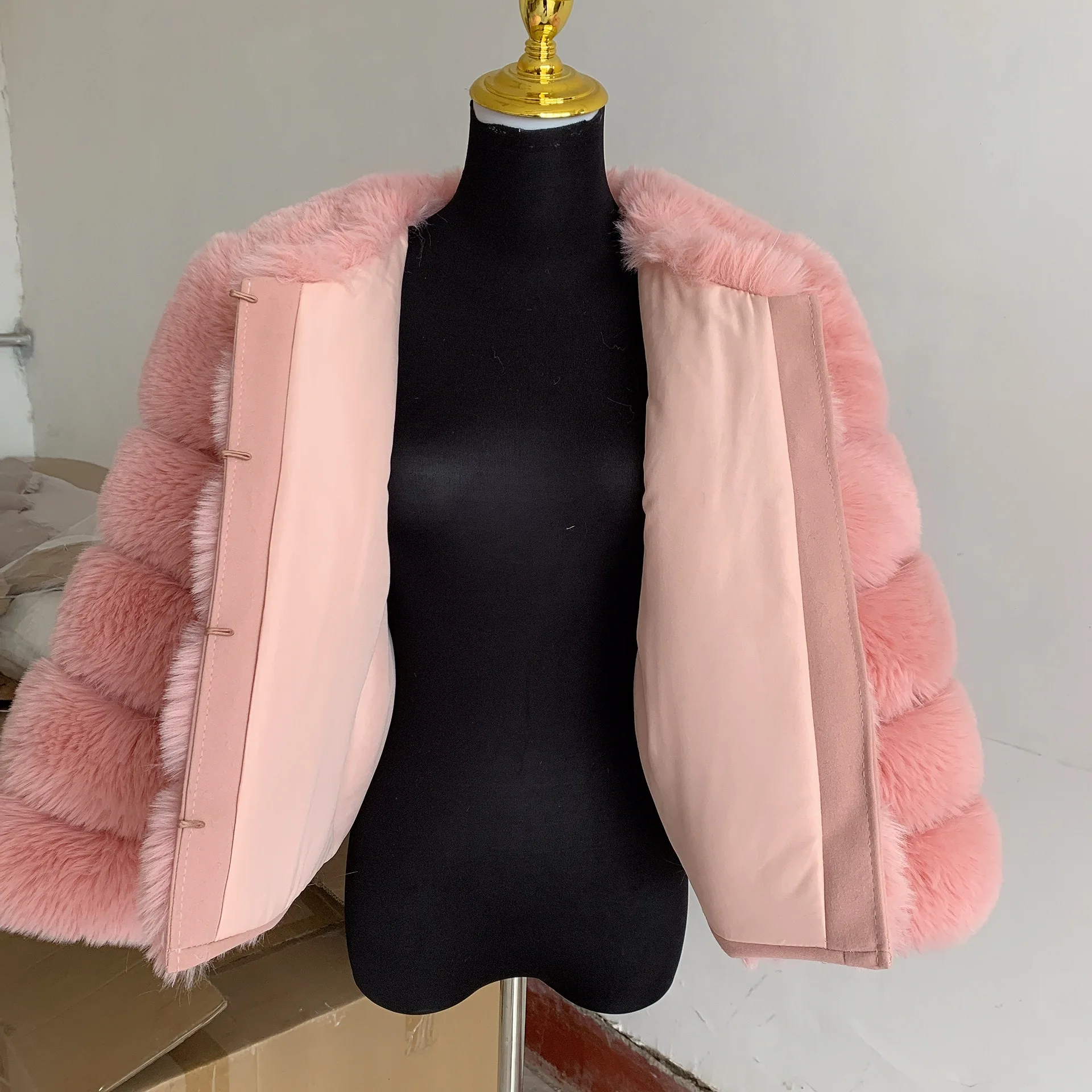 Women's Fashion faux fur Coat - Uniqwear