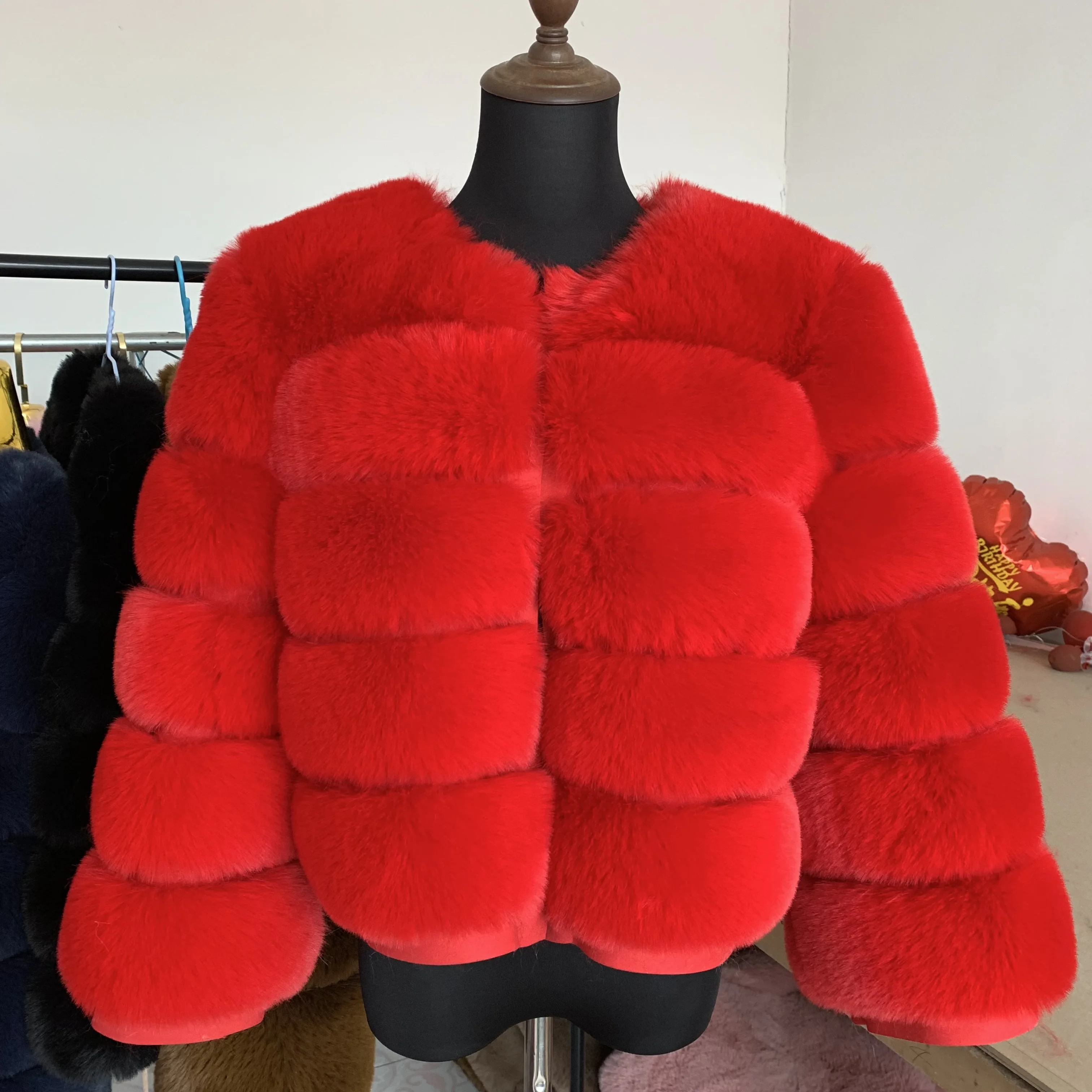 Women's Fashion faux fur Coat - Uniqwear