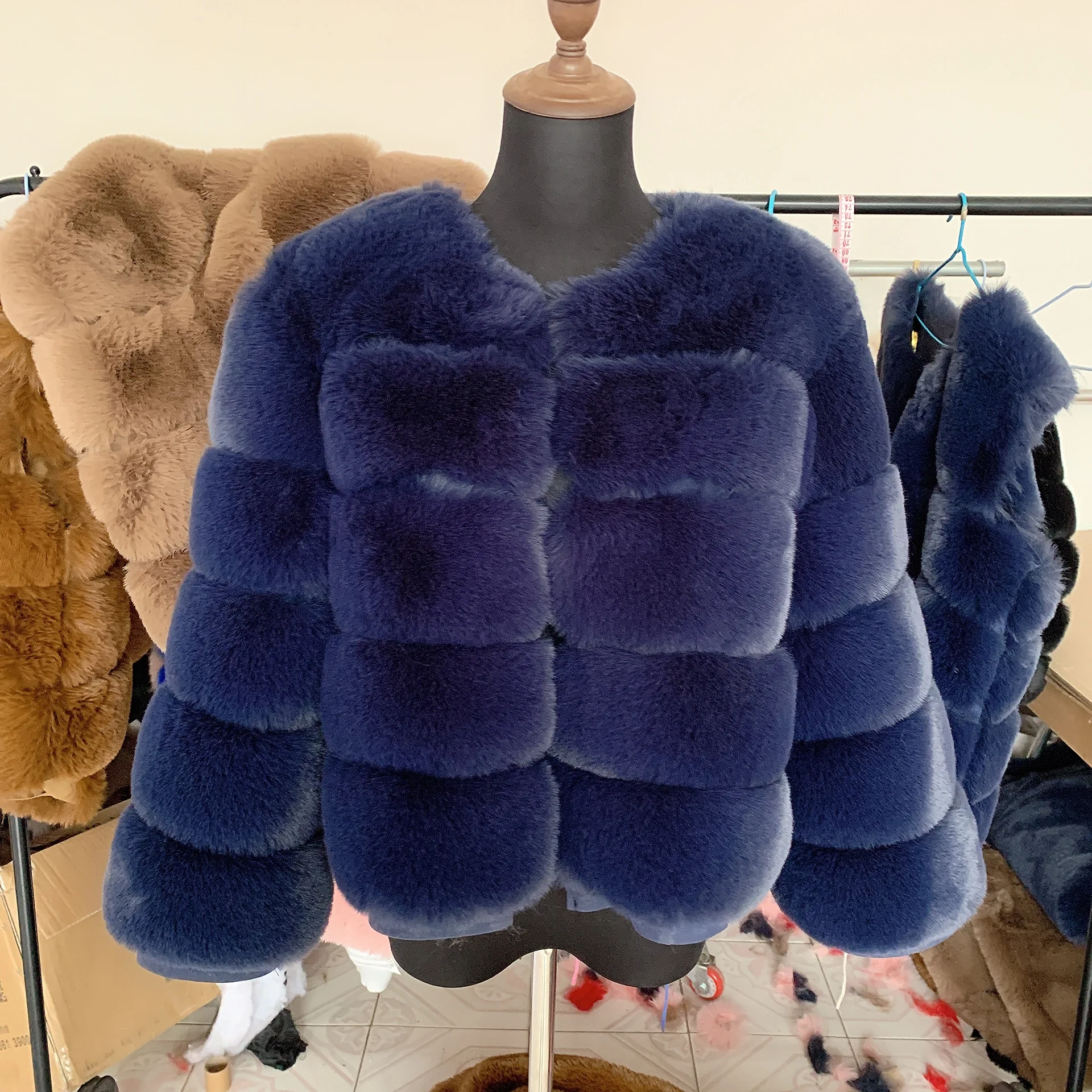 Women's Fashion faux fur Coat - Uniqwear