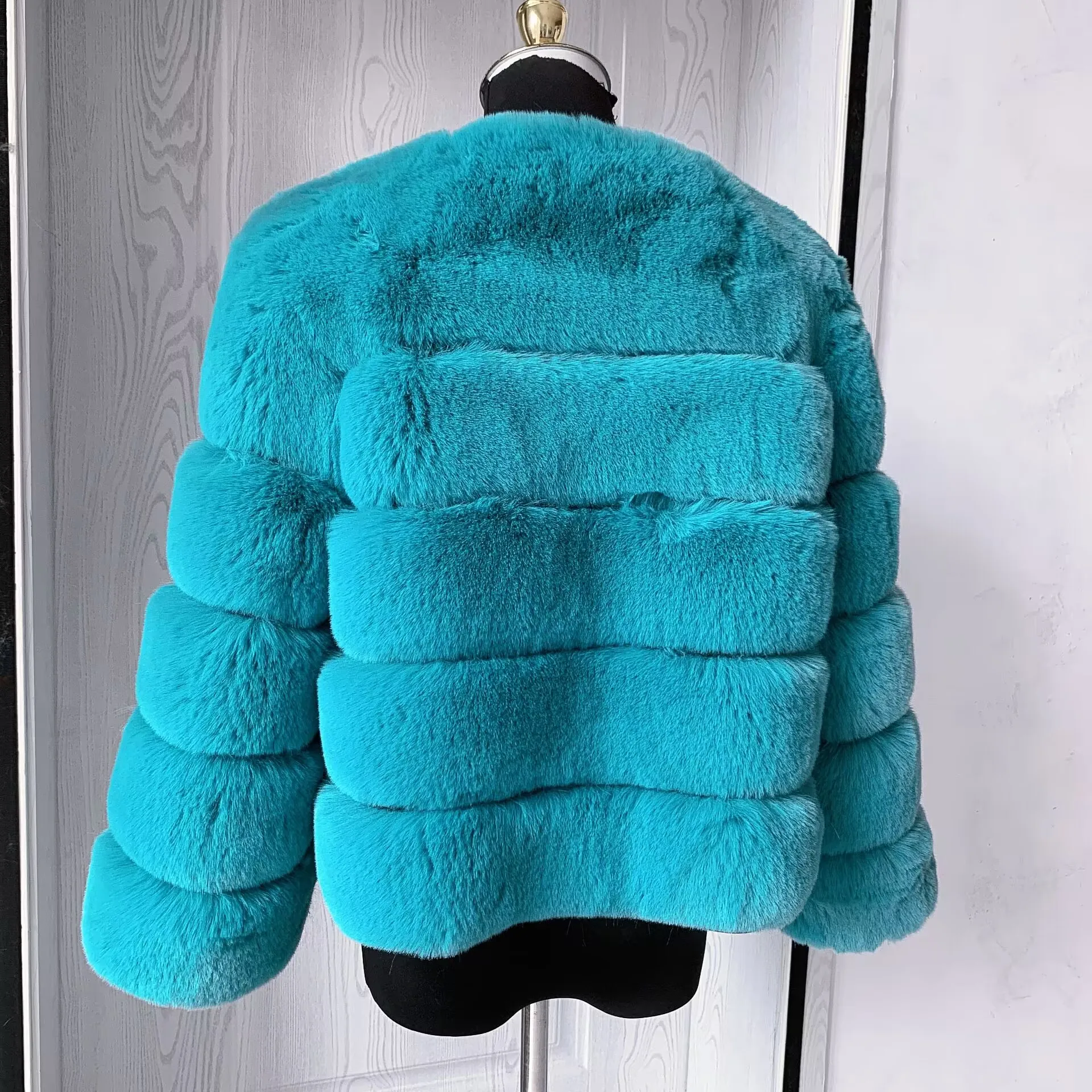 Women's Fashion faux fur Coat - Uniqwear