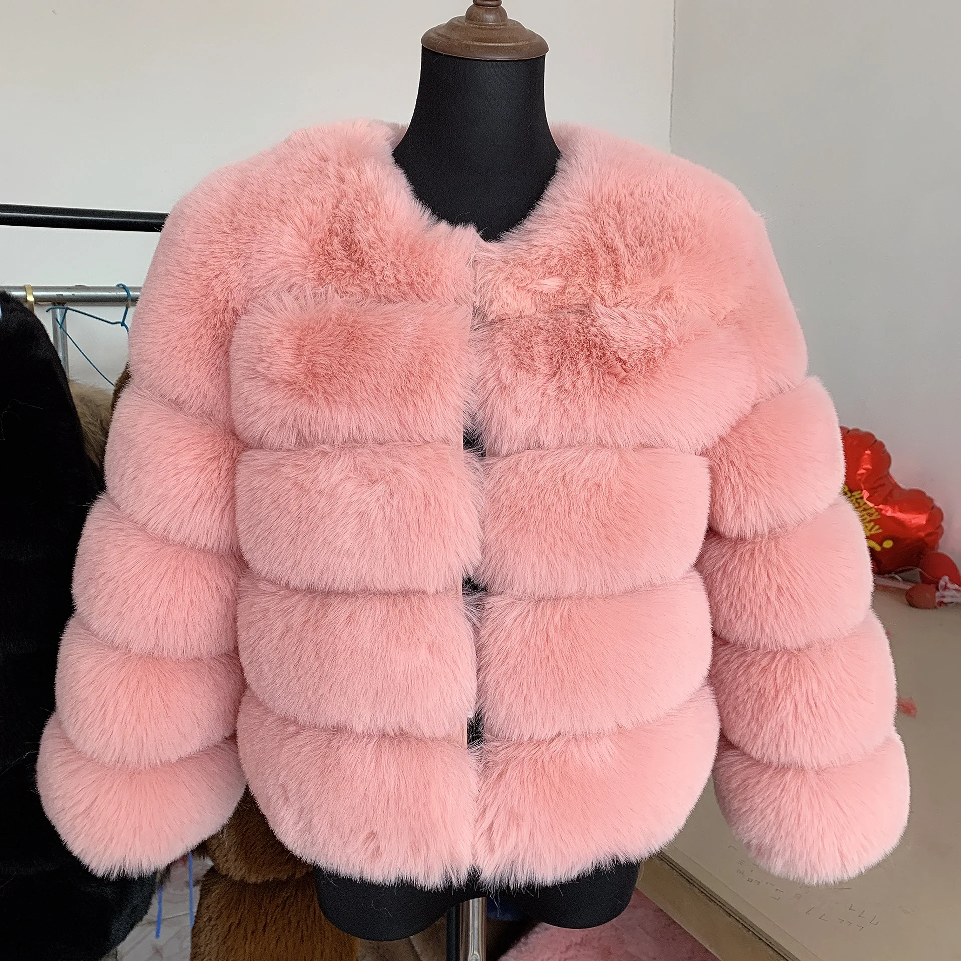 Women's Fashion faux fur Coat - Uniqwear
