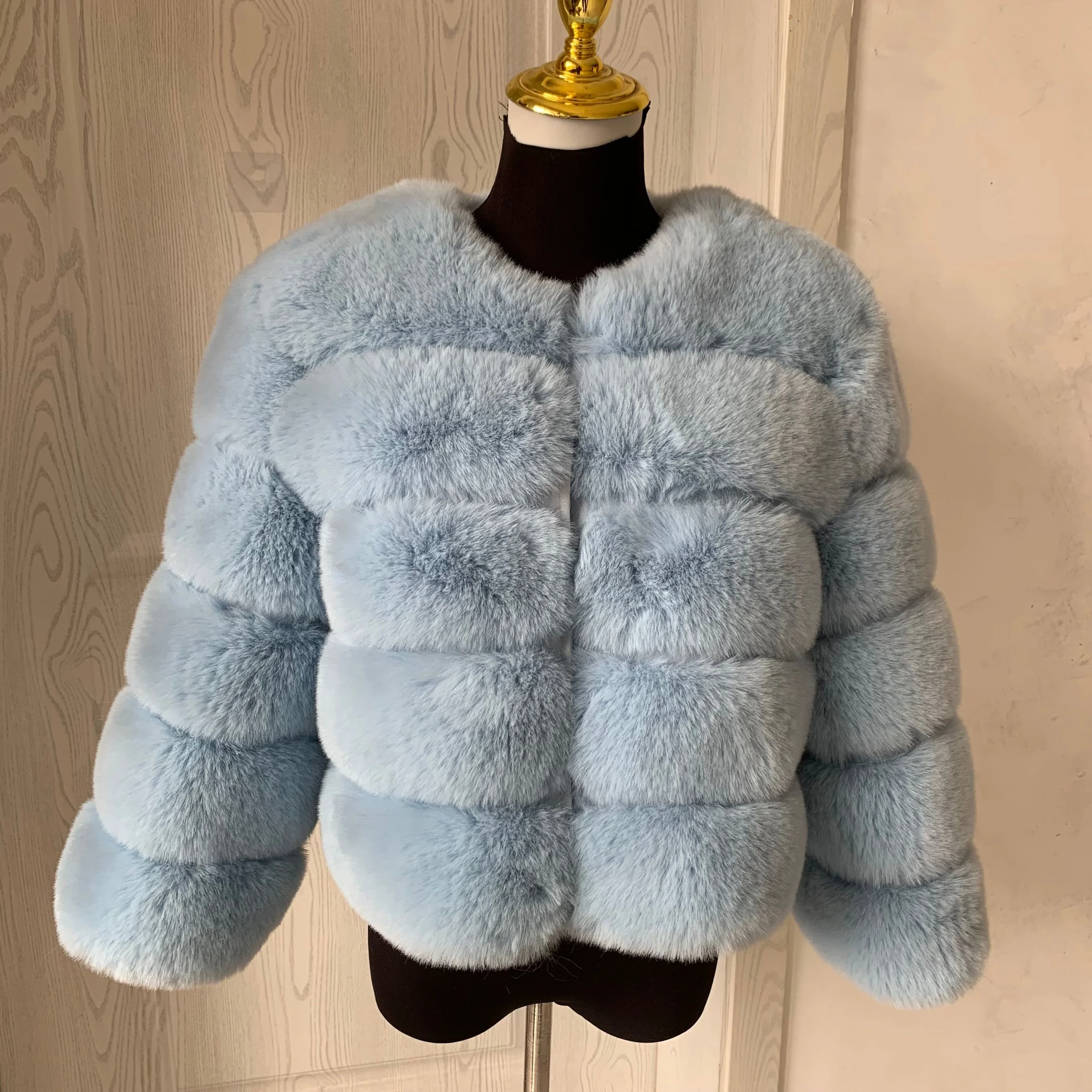 Women's Fashion faux fur Coat - Uniqwear
