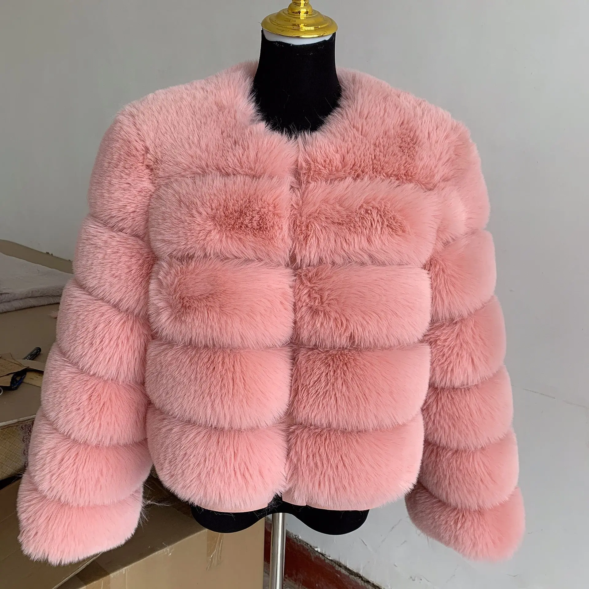 Women's Fashion faux fur Coat - Uniqwear