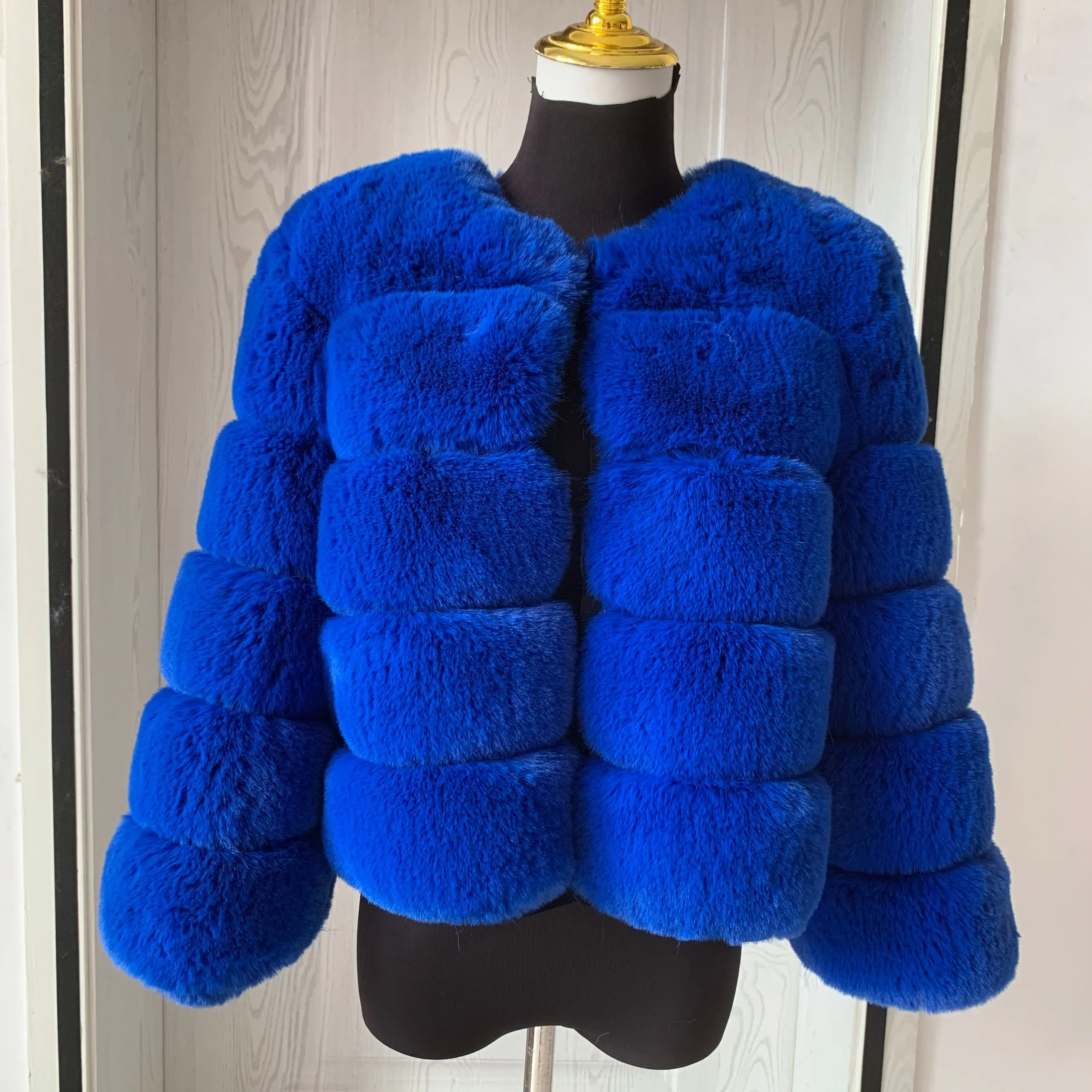 Women's Fashion faux fur Coat - Uniqwear