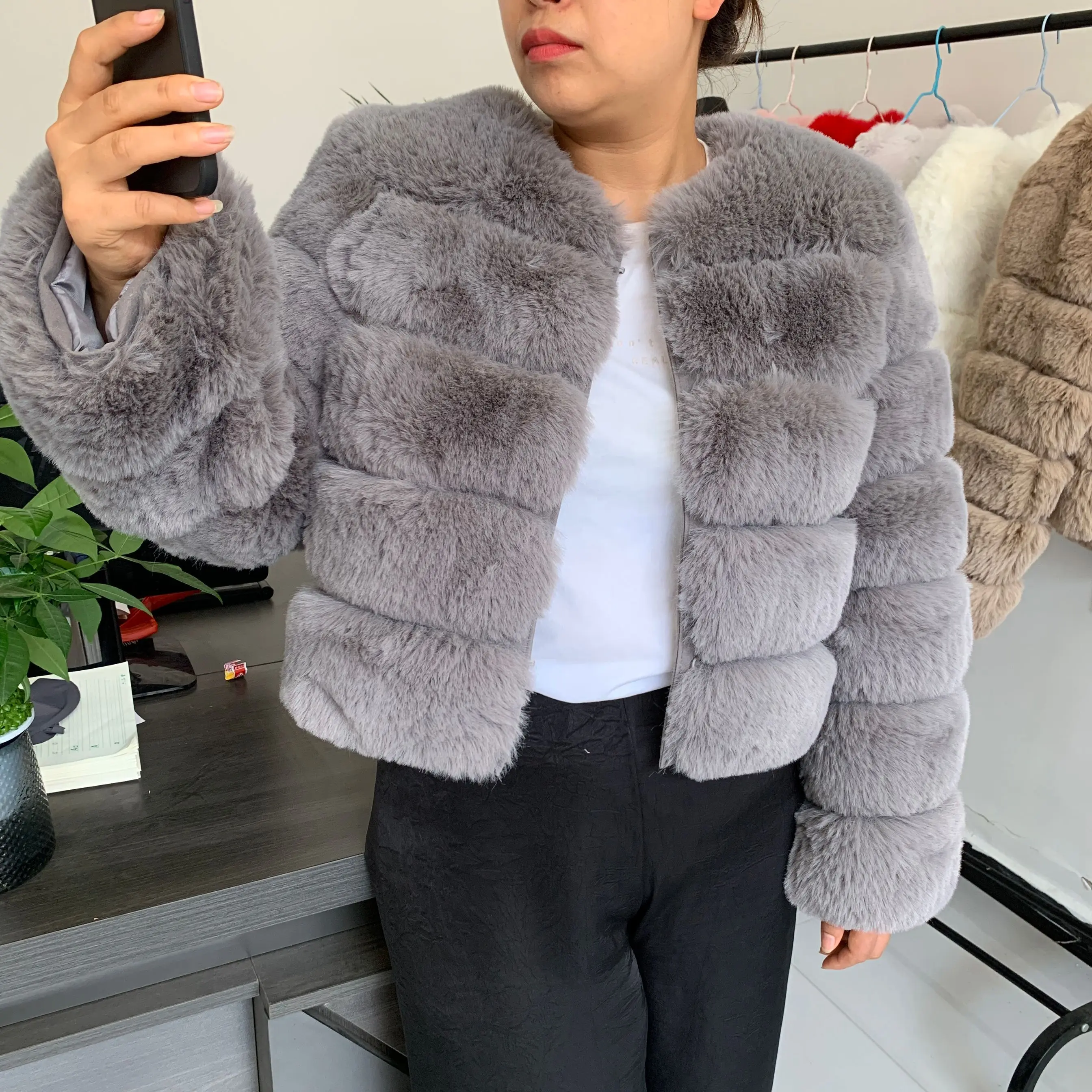 Women's Fashion faux fur Coat - Uniqwear