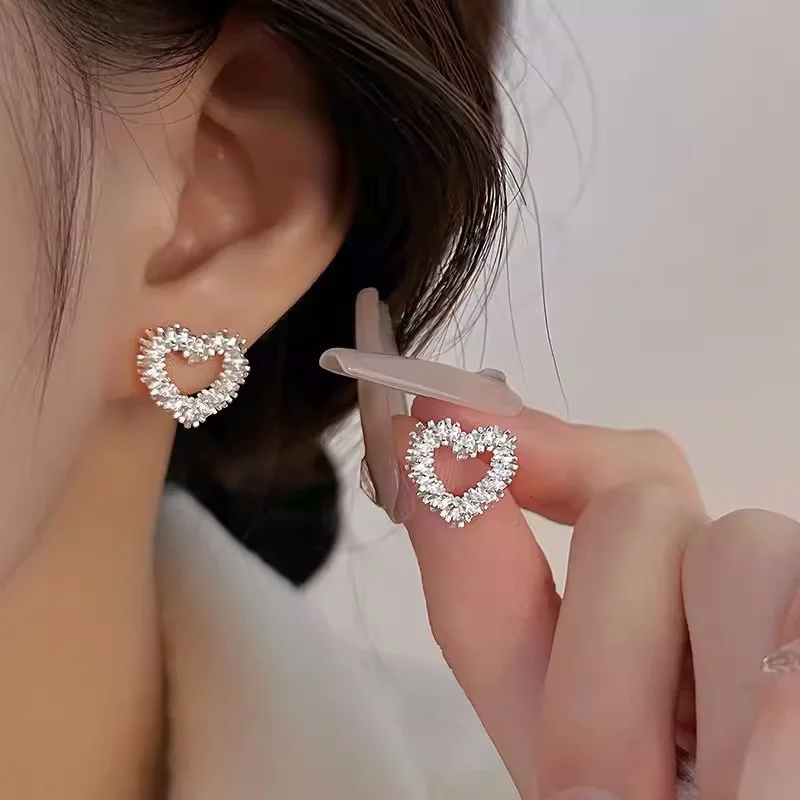 Vintage Metal Heart Stud Earring for Woman - Uniqwear