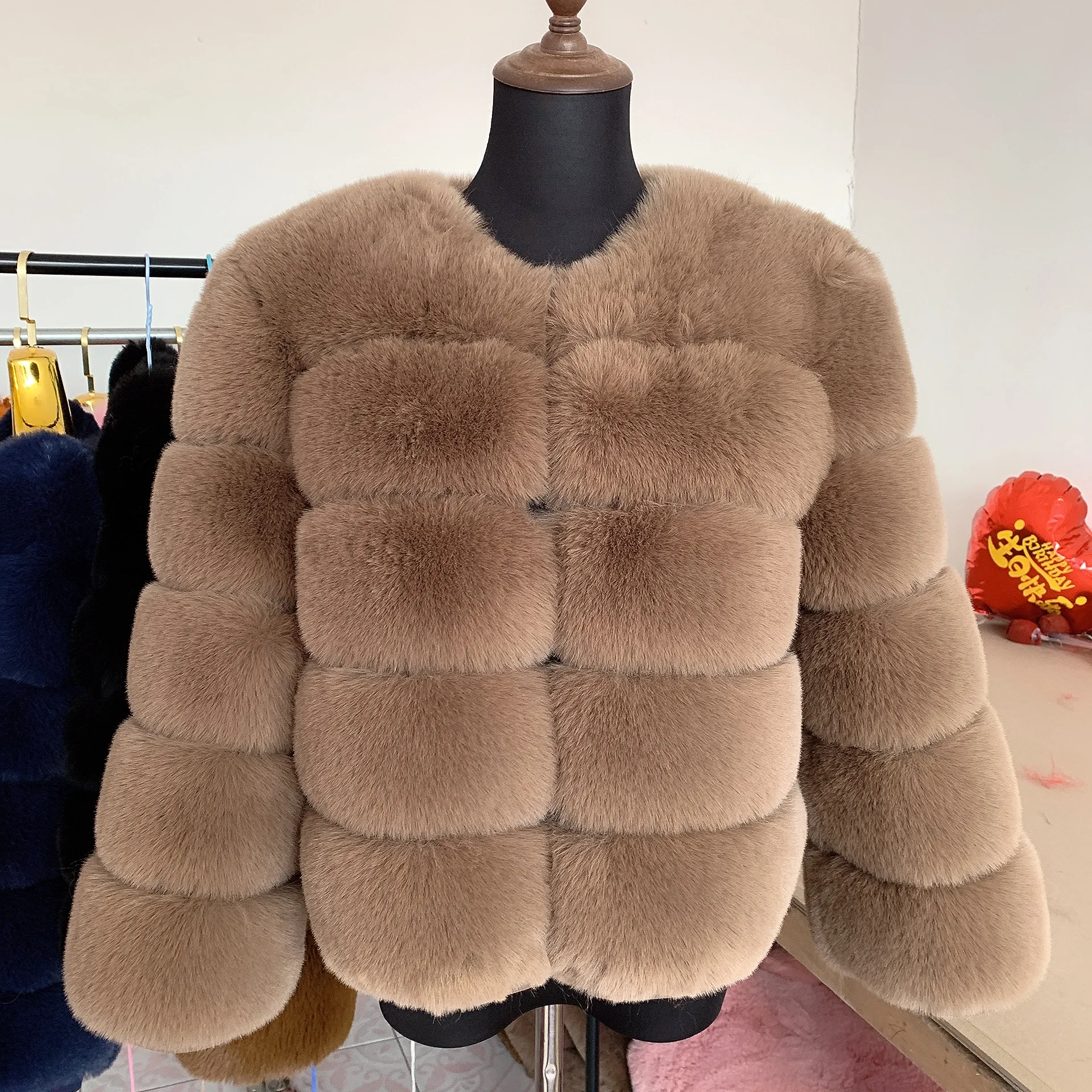 Women's Fashion faux fur Coat - Uniqwear