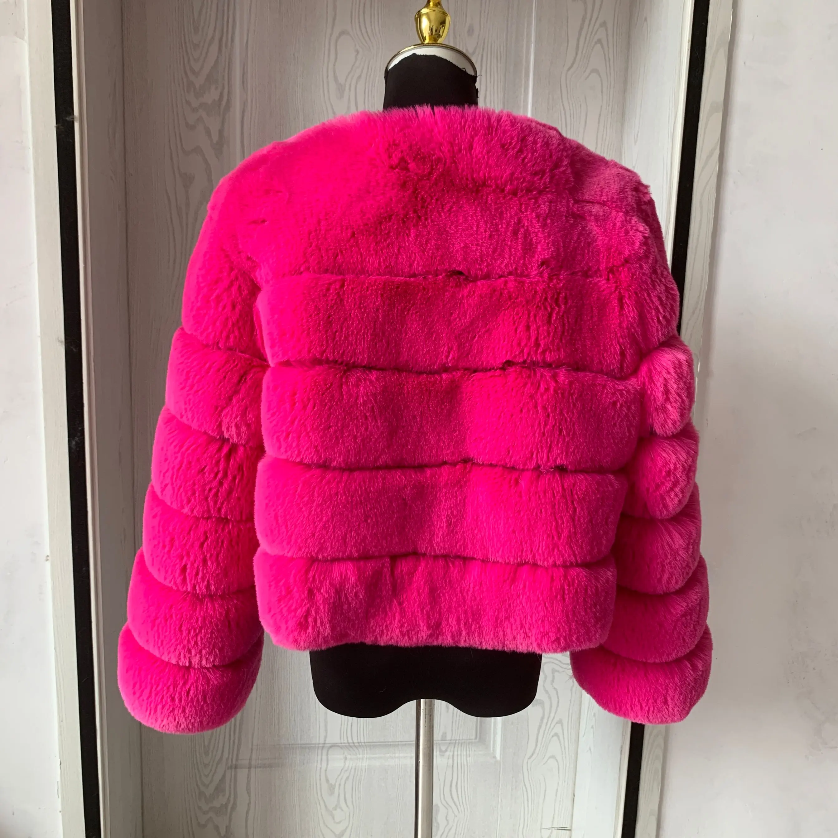 Women's Fashion faux fur Coat - Uniqwear