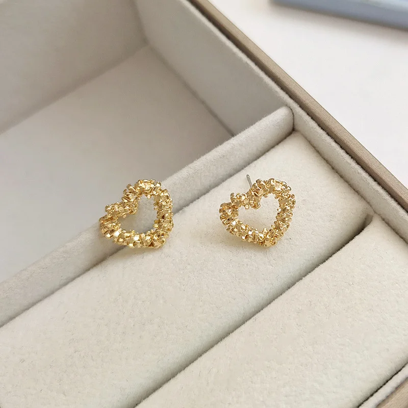 Vintage Metal Heart Stud Earring for Woman - Uniqwear